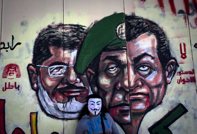 Η δίκη του Μοχάμεντ Μόρσι αρχίζει, η πόλωση στην Αίγυπτο οξύνεται